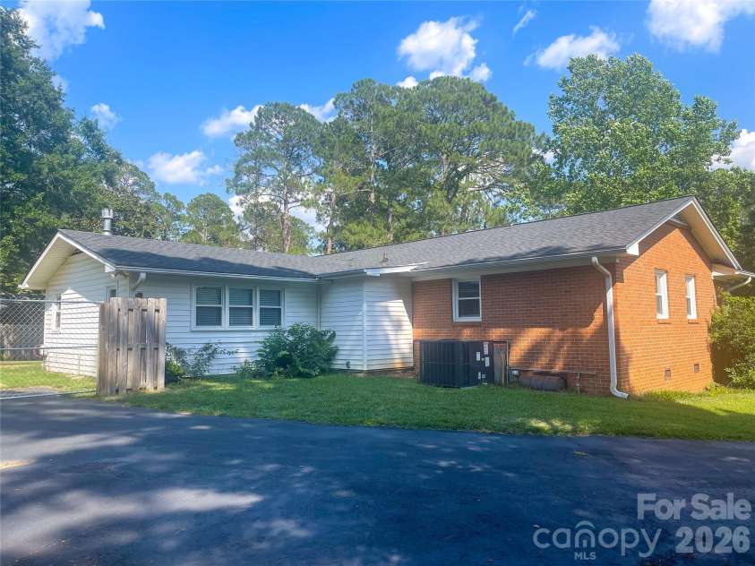 14 Hamden Circle, Cheraw, SC 29520.  MLS# CAR4393268, YatesRealty ID 32004. 