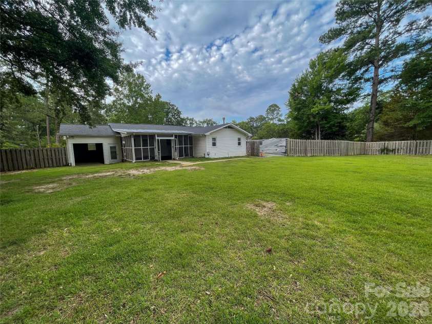 14 Hamden Circle, Cheraw, SC 29520.  MLS# CAR4393268, YatesRealty ID 32004. 