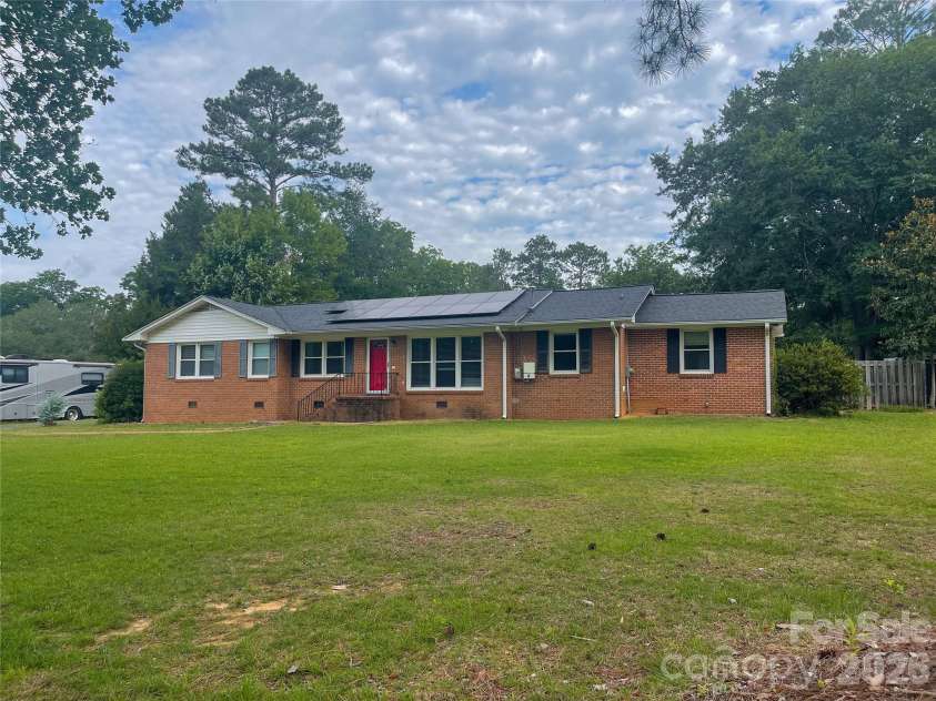 14 Hamden Circle, Cheraw, SC 29520.  MLS# CAR4393268, YatesRealty ID 32004. 