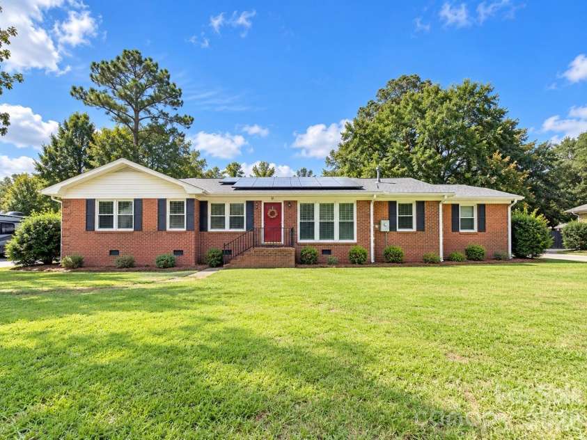 14 Hamden Circle, Cheraw, SC 29520.  MLS# CAR4393268, YatesRealty ID 32004. 