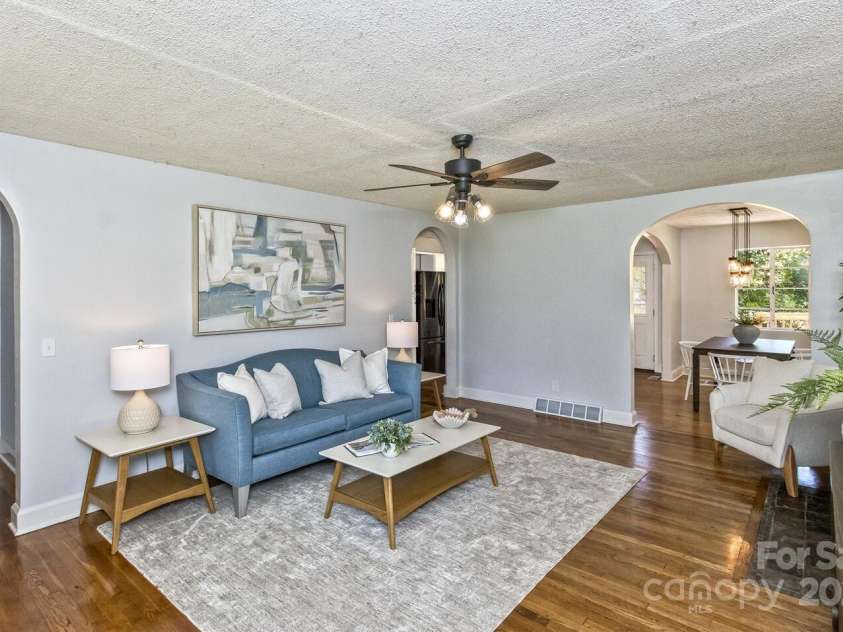 39 Nix Road, Hendersonville, NC 28792.  MLS# CAR4278502, YatesRealty ID 32004. 