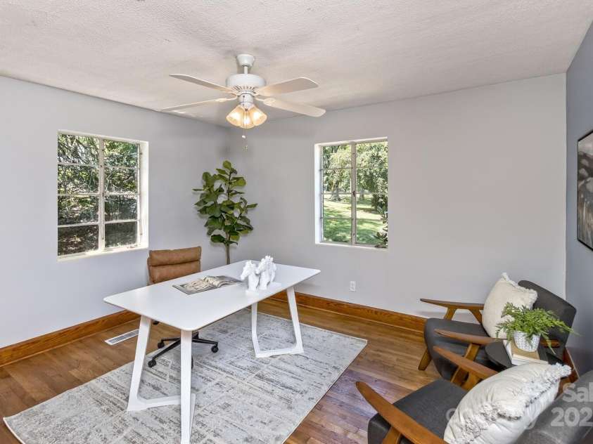 39 Nix Road, Hendersonville, NC 28792.  MLS# CAR4278502, YatesRealty ID 32004. 