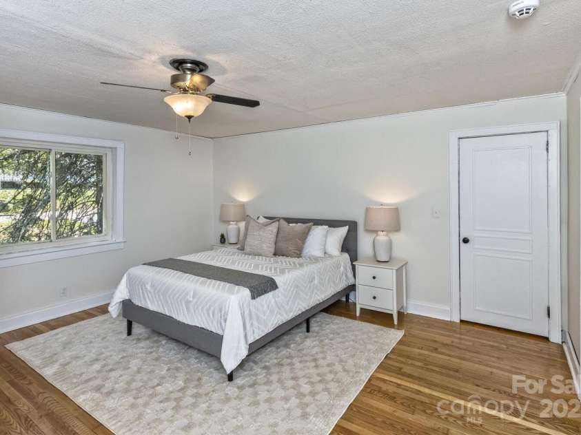 39 Nix Road, Hendersonville, NC 28792.  MLS# CAR4278502, YatesRealty ID 32004. 