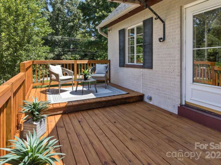 39 Nix Road, Hendersonville, NC 28792.  MLS# CAR4278502, YatesRealty ID 32004. 