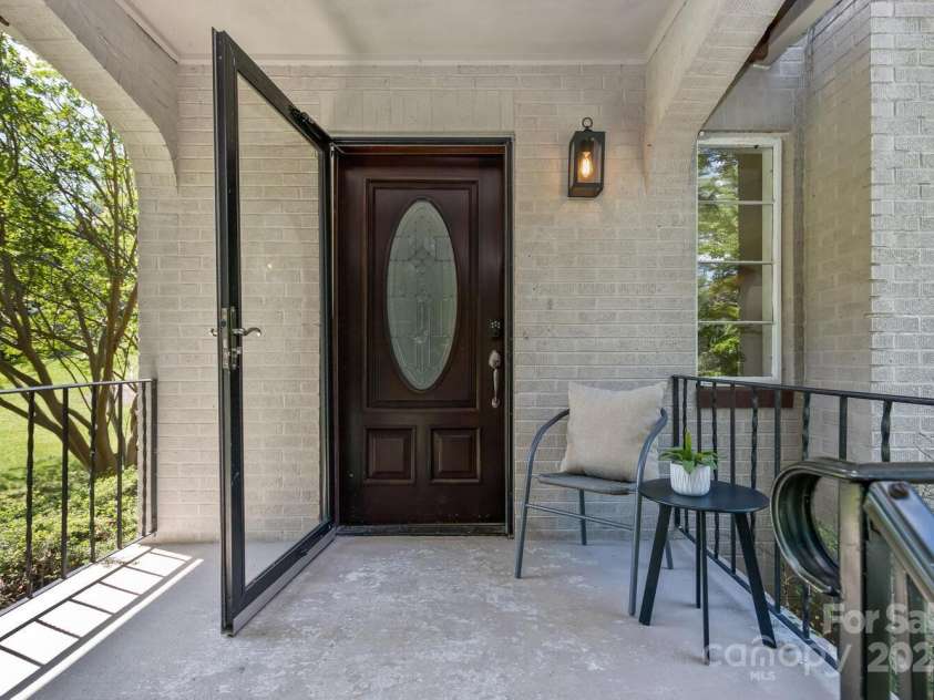 39 Nix Road, Hendersonville, NC 28792.  MLS# CAR4278502, YatesRealty ID 32004. 