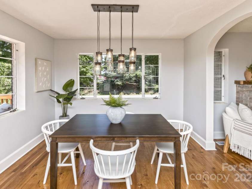 39 Nix Road, Hendersonville, NC 28792.  MLS# CAR4278502, YatesRealty ID 32004. 