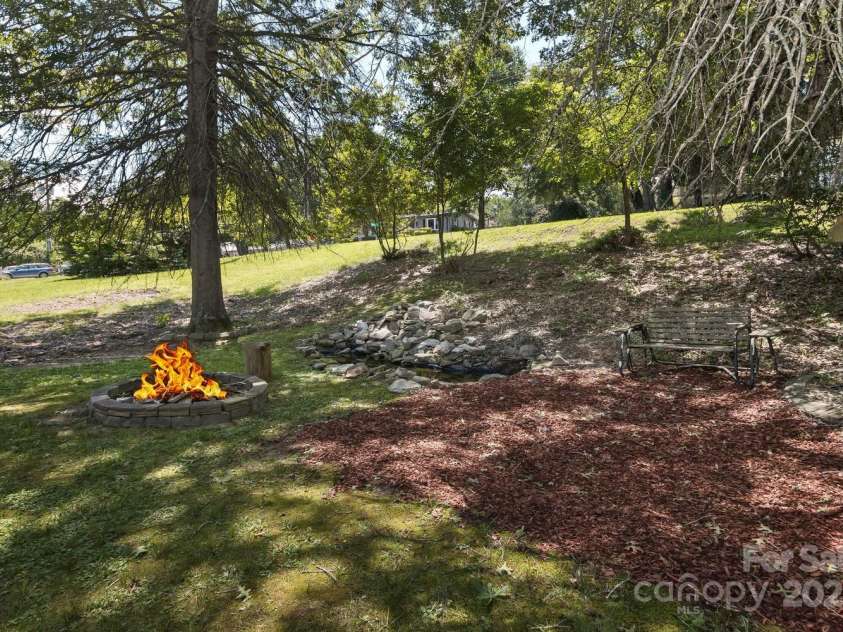 39 Nix Road, Hendersonville, NC 28792.  MLS# CAR4278502, YatesRealty ID 32004. 