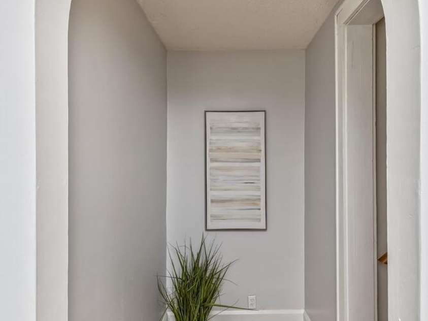 39 Nix Road, Hendersonville, NC 28792.  MLS# CAR4278502, YatesRealty ID 32004. Could be a book nook or reading corner.