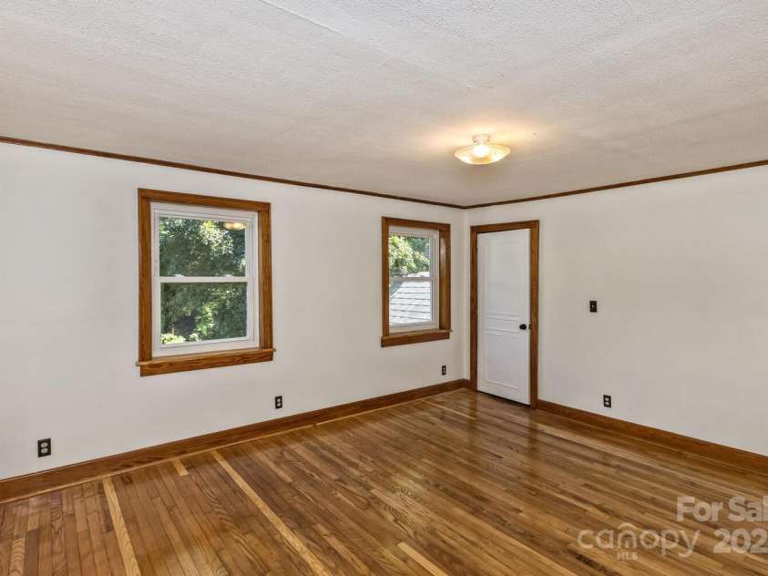 39 Nix Road, Hendersonville, NC 28792.  MLS# CAR4278502, YatesRealty ID 32004. Second floor bedroom/bonus room.