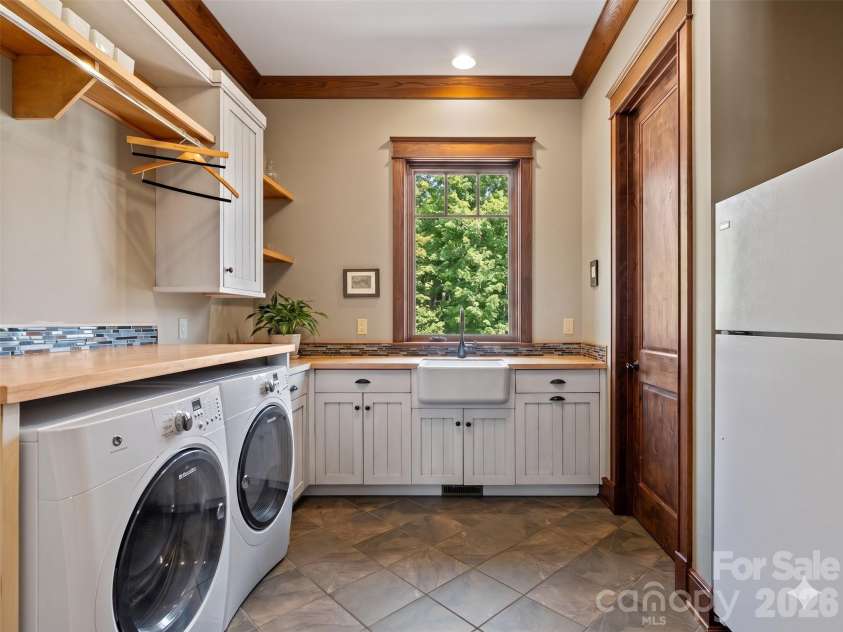 276 Stone Valley Way, Hendersonville, NC 28792.  MLS# CAR4356812, YatesRealty ID 32007. 