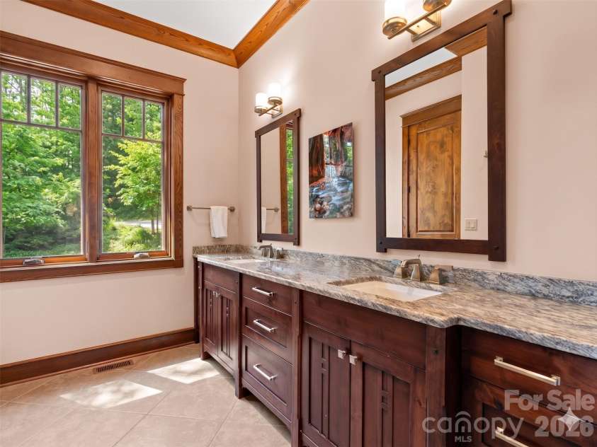 276 Stone Valley Way, Hendersonville, NC 28792.  MLS# CAR4356812, YatesRealty ID 32007. Primary Bath