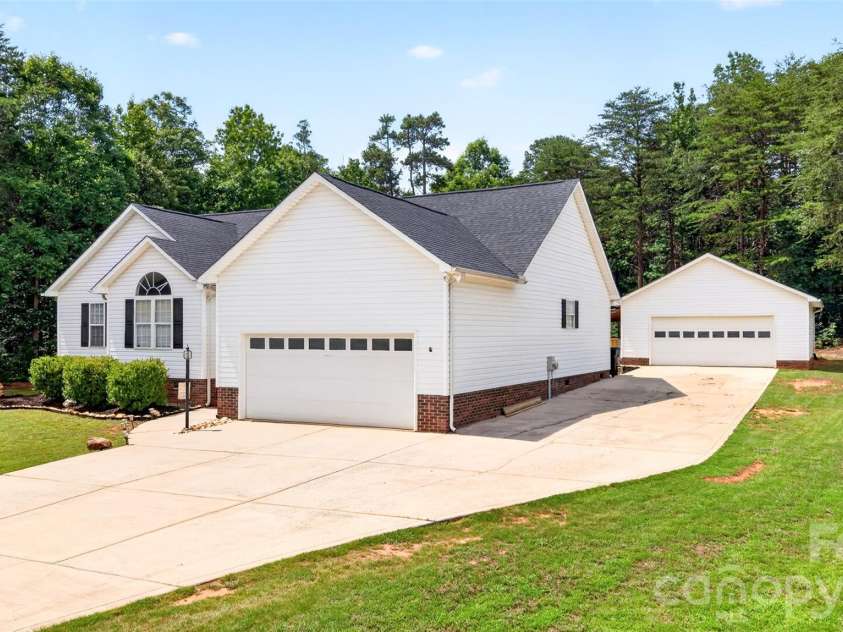 4583 Shawnee Court, Maiden, NC 28650.  MLS# CAR4386002, YatesRealty ID 32009. 