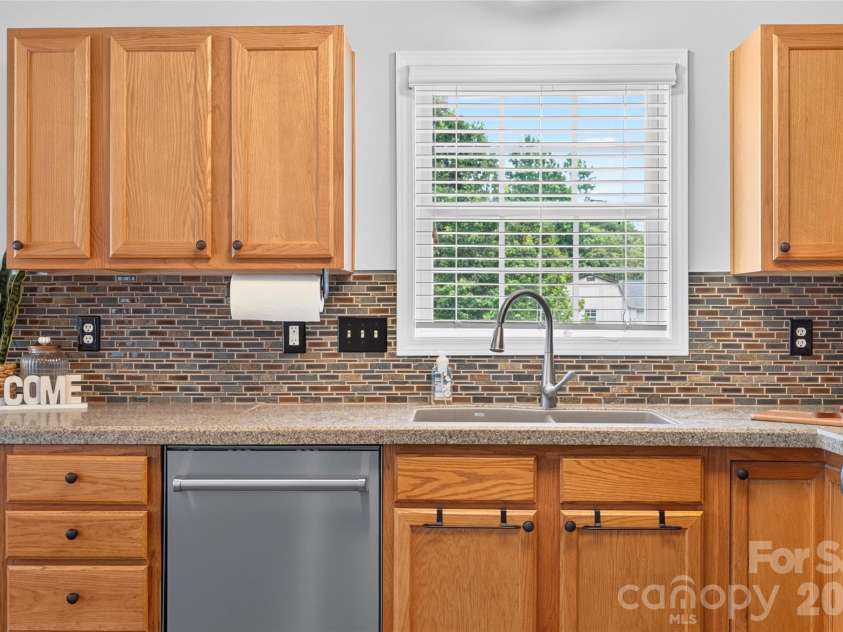 4583 Shawnee Court, Maiden, NC 28650.  MLS# CAR4386002, YatesRealty ID 32009. 