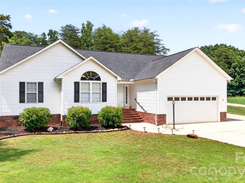 4583 Shawnee Court, Maiden, NC 28650.  MLS# CAR4386002, YatesRealty ID 32009. 