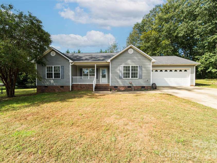 119 Bluff Court, Statesville, NC 28625.  MLS# CAR4341801, YatesRealty ID 3201. 