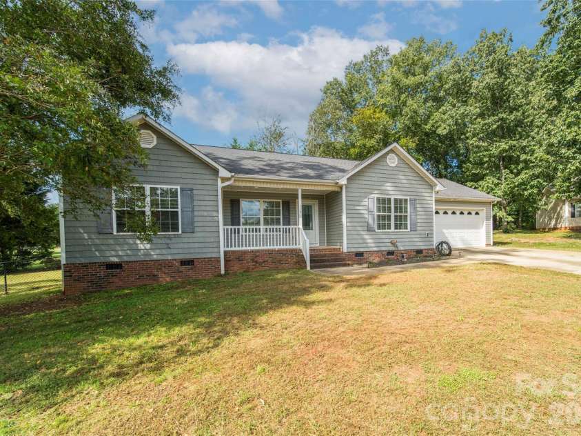 119 Bluff Court, Statesville, NC 28625.  MLS# CAR4341801, YatesRealty ID 3201. 