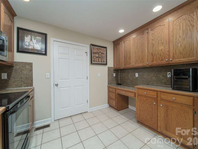 119 Bluff Court, Statesville, NC 28625.  MLS# CAR4341801, YatesRealty ID 3201. 