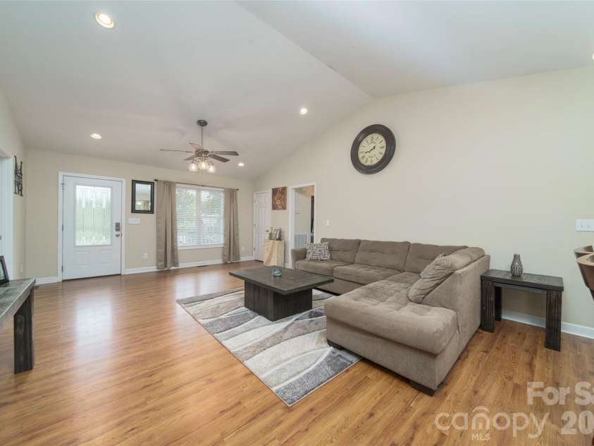 119 Bluff Court, Statesville, NC 28625.  MLS# CAR4341801, YatesRealty ID 3201. 