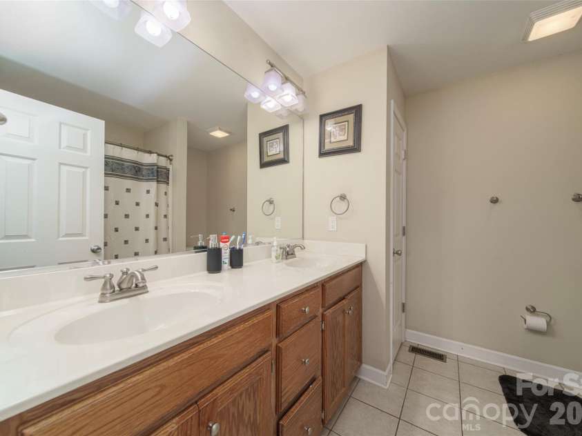 119 Bluff Court, Statesville, NC 28625.  MLS# CAR4341801, YatesRealty ID 3201. 