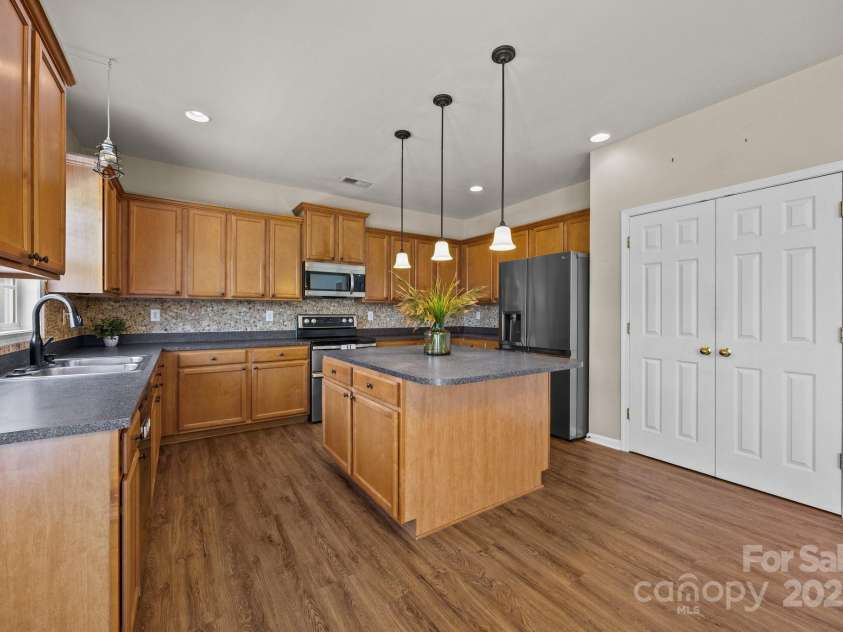 252 Legend Drive, Rock Hill, SC 29732.  MLS# CAR4232145, YatesRealty ID 3201. 