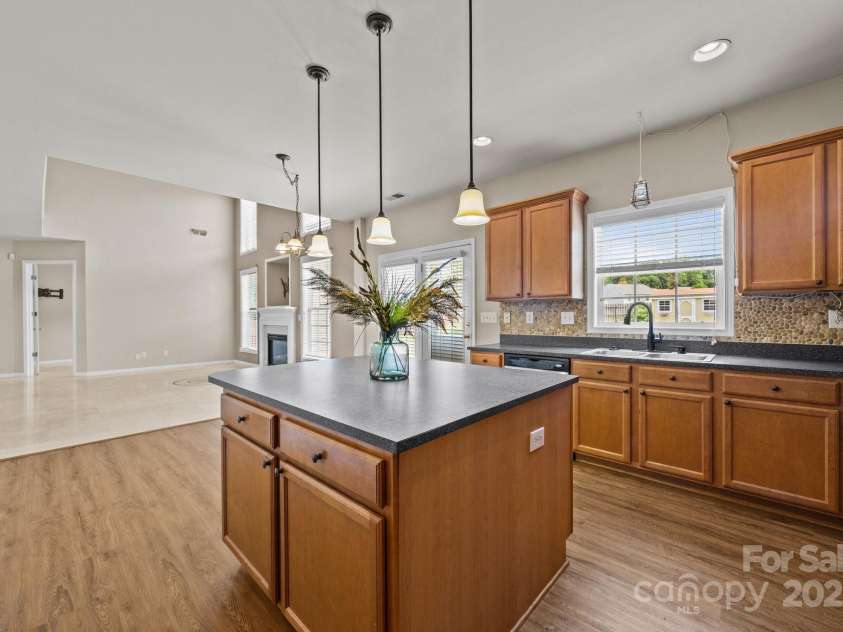 252 Legend Drive, Rock Hill, SC 29732.  MLS# CAR4232145, YatesRealty ID 3201. 