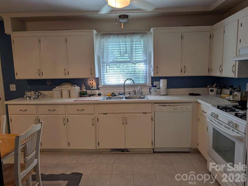 215 Swamp Fox Drive, Fort Mill, SC 29715.  MLS# CAR4395586, YatesRealty ID 32011. 