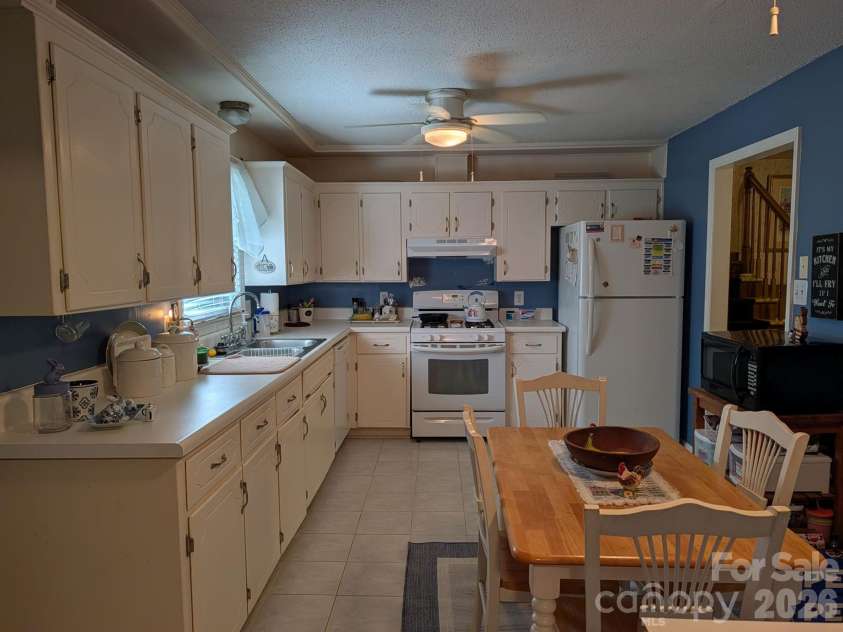 215 Swamp Fox Drive, Fort Mill, SC 29715.  MLS# CAR4395586, YatesRealty ID 32011. 