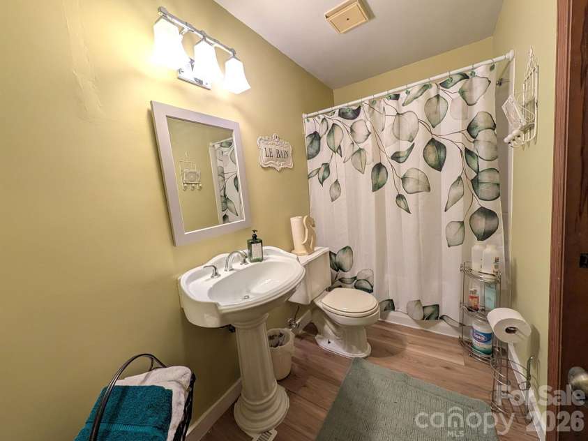 215 Swamp Fox Drive, Fort Mill, SC 29715.  MLS# CAR4395586, YatesRealty ID 32011. 
