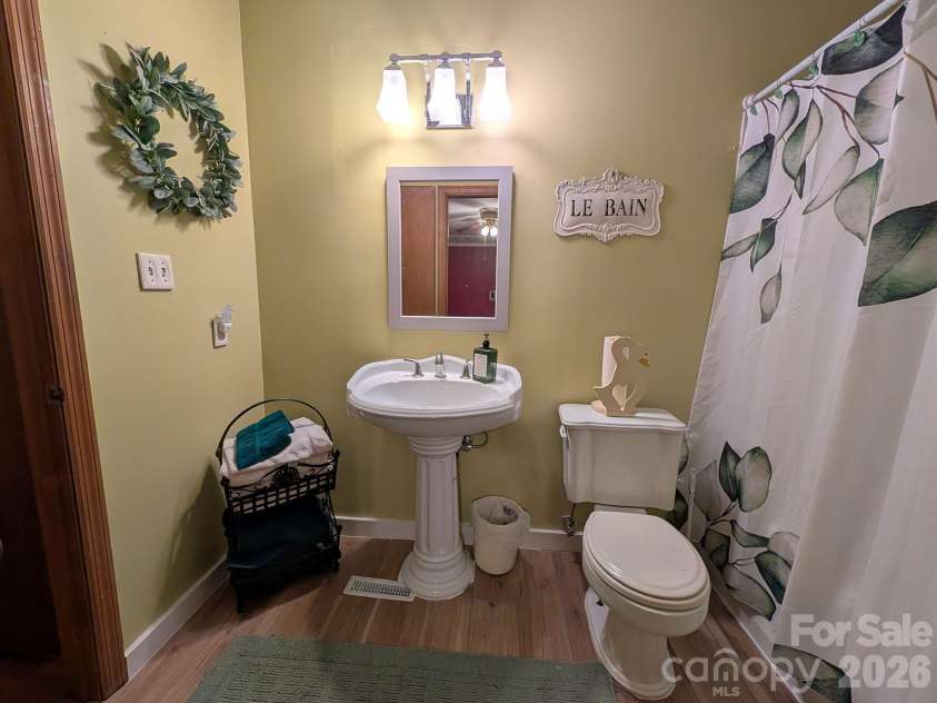 215 Swamp Fox Drive, Fort Mill, SC 29715.  MLS# CAR4395586, YatesRealty ID 32011. 