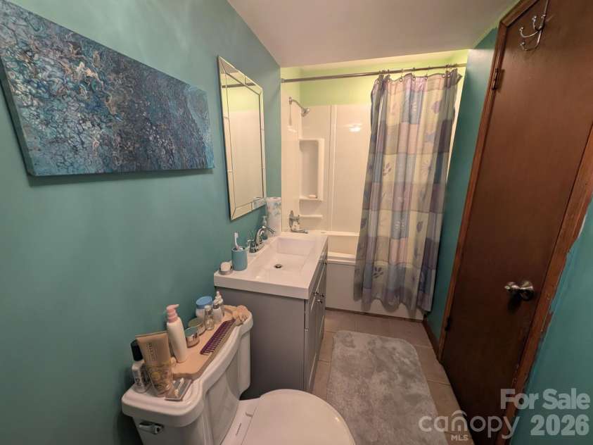 215 Swamp Fox Drive, Fort Mill, SC 29715.  MLS# CAR4395586, YatesRealty ID 32011. 