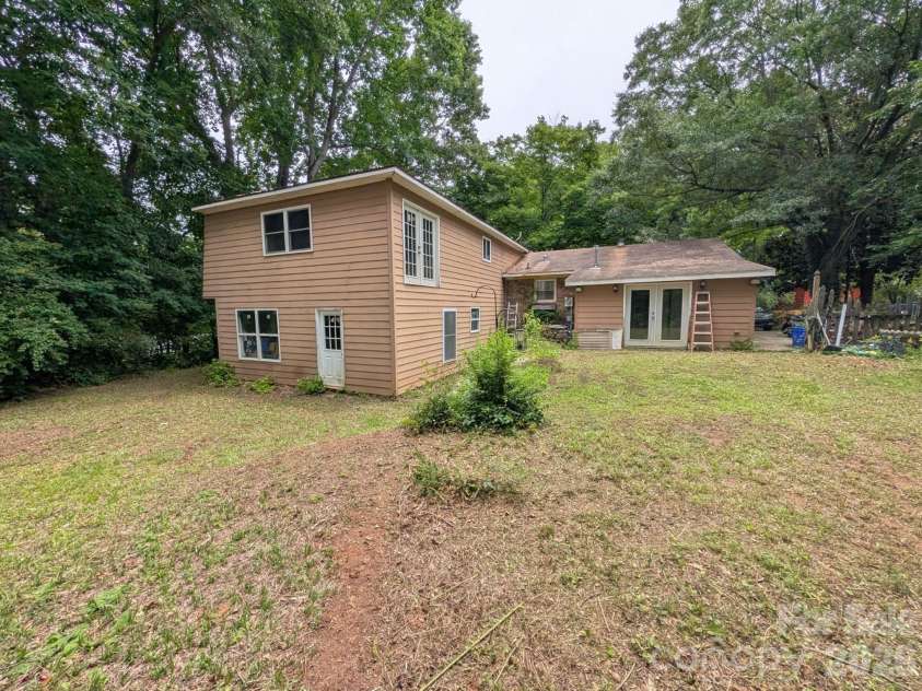 215 Swamp Fox Drive, Fort Mill, SC 29715.  MLS# CAR4395586, YatesRealty ID 32011. 