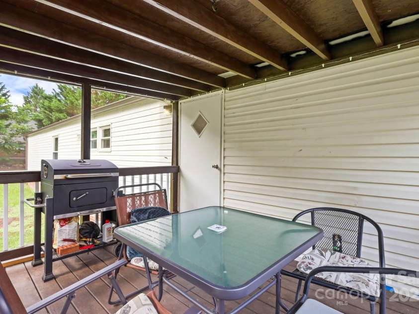 2915 Grace View Place, Granite Falls, NC 28630.  MLS# CAR4282233, YatesRealty ID 32011. 