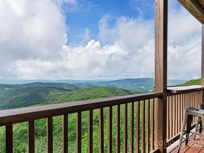 115 Rocky Top Road, Sugar Mountain, NC 28604.  MLS# CAR4289992, YatesRealty ID 32012. 