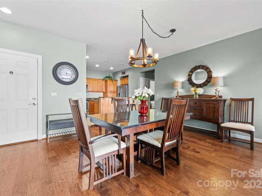 115 Rocky Top Road, Sugar Mountain, NC 28604.  MLS# CAR4289992, YatesRealty ID 32012. 