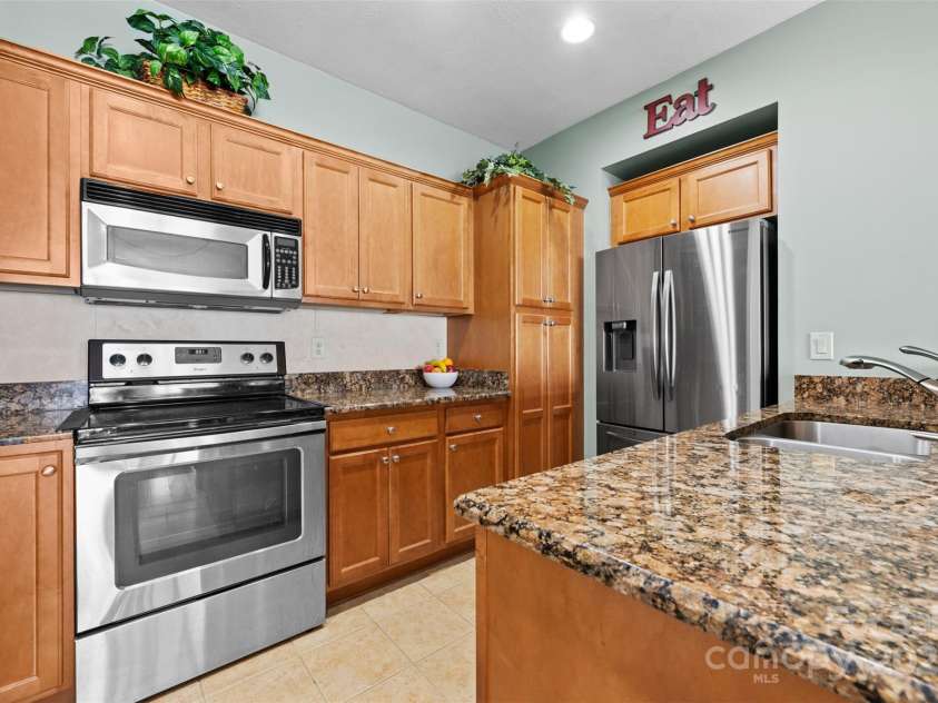 115 Rocky Top Road, Sugar Mountain, NC 28604.  MLS# CAR4289992, YatesRealty ID 32012. 