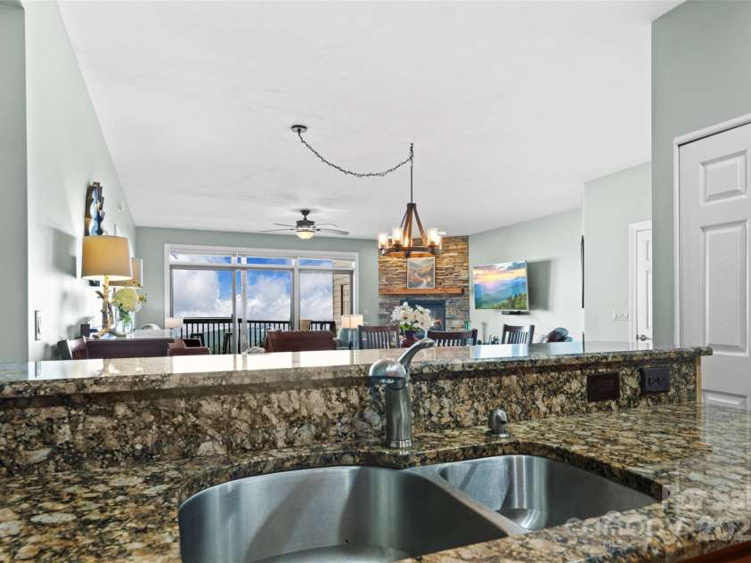 115 Rocky Top Road, Sugar Mountain, NC 28604.  MLS# CAR4289992, YatesRealty ID 32012. 