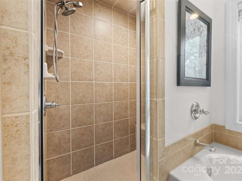 115 Rocky Top Road, Sugar Mountain, NC 28604.  MLS# CAR4289992, YatesRealty ID 32012. 