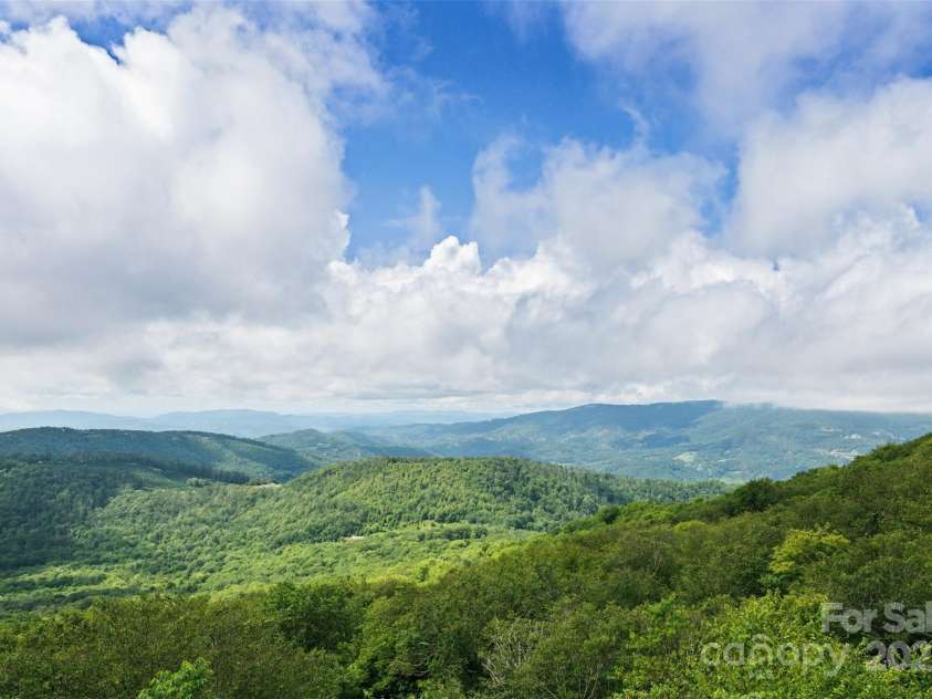 115 Rocky Top Road, Sugar Mountain, NC 28604.  MLS# CAR4289992, YatesRealty ID 32012. 
