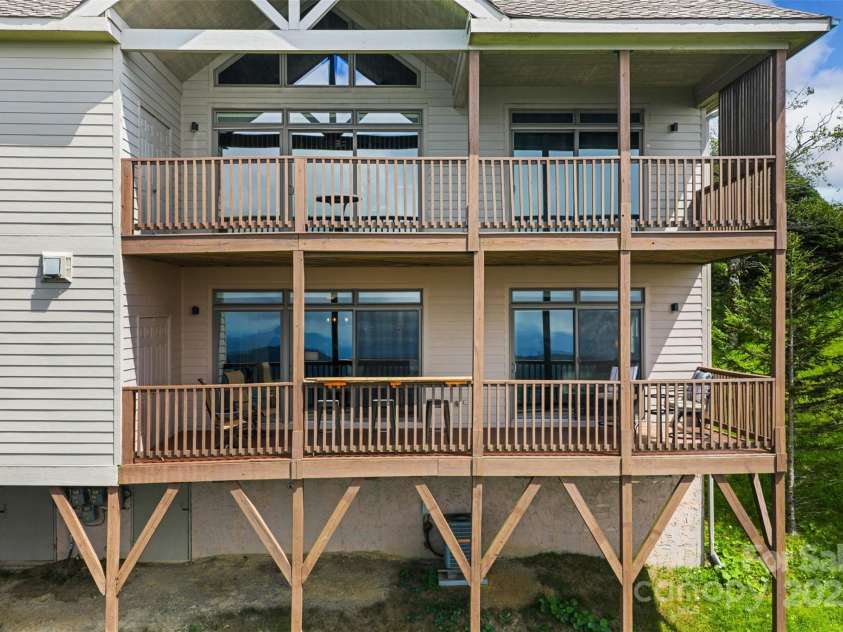 115 Rocky Top Road, Sugar Mountain, NC 28604.  MLS# CAR4289992, YatesRealty ID 32012. 