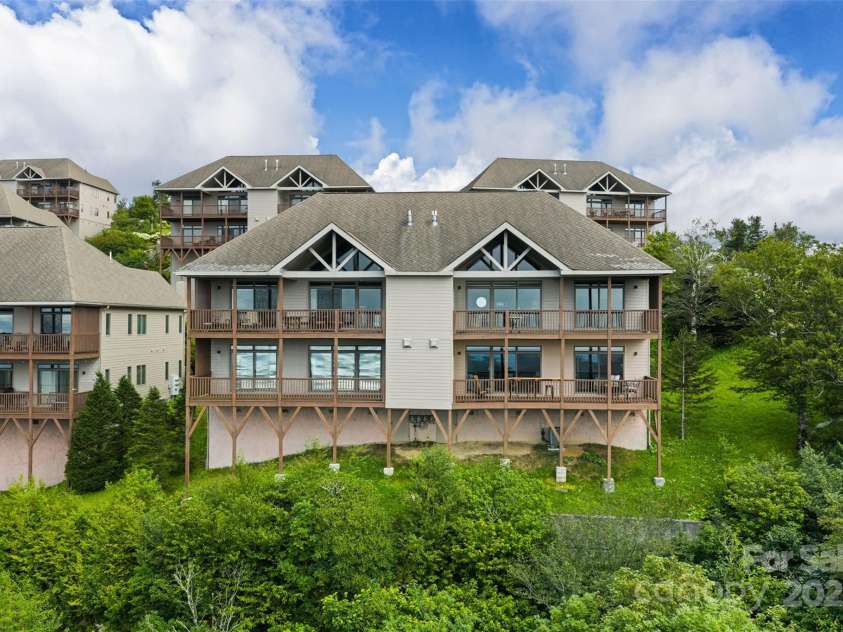 115 Rocky Top Road, Sugar Mountain, NC 28604.  MLS# CAR4289992, YatesRealty ID 32012. 