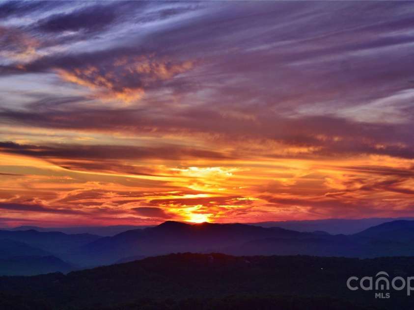 115 Rocky Top Road, Sugar Mountain, NC 28604.  MLS# CAR4289992, YatesRealty ID 32012. 