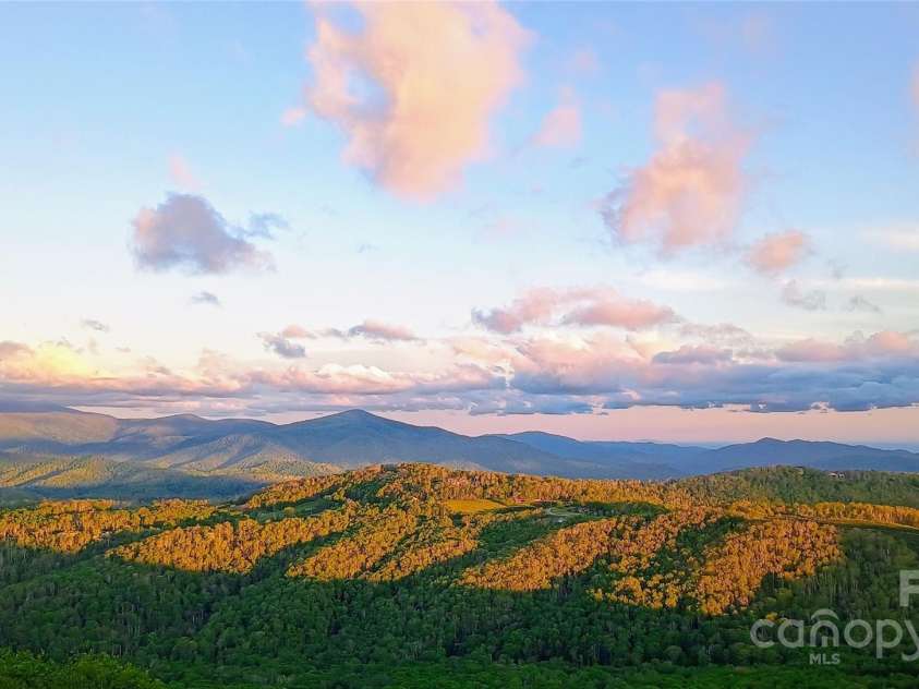 115 Rocky Top Road, Sugar Mountain, NC 28604.  MLS# CAR4289992, YatesRealty ID 32012. 