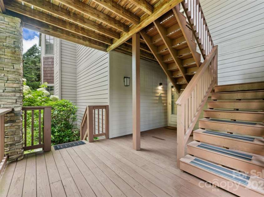 115 Rocky Top Road, Sugar Mountain, NC 28604.  MLS# CAR4289992, YatesRealty ID 32012. 