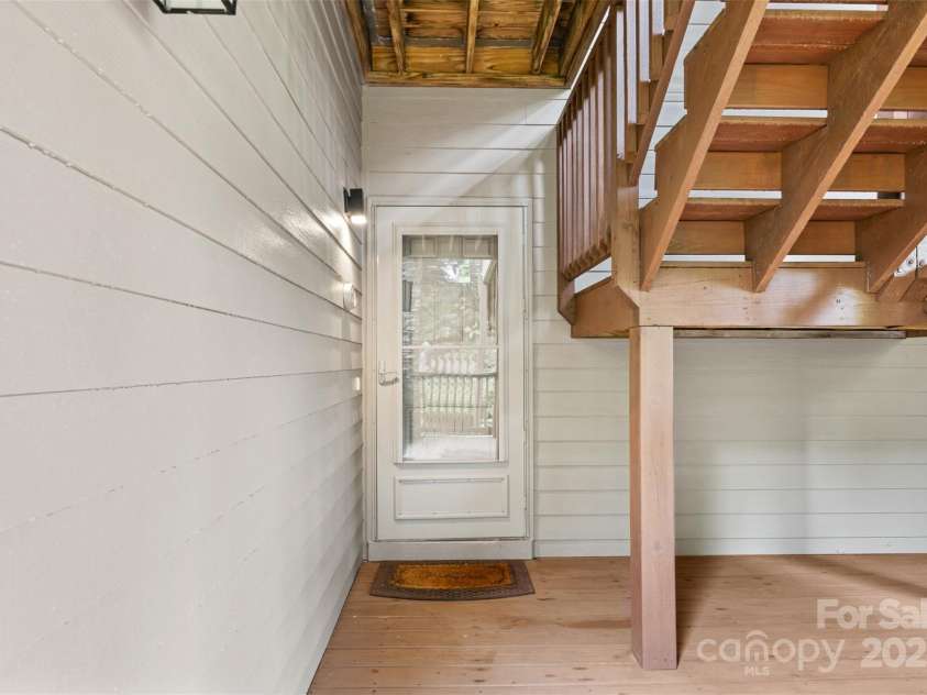 115 Rocky Top Road, Sugar Mountain, NC 28604.  MLS# CAR4289992, YatesRealty ID 32012. 