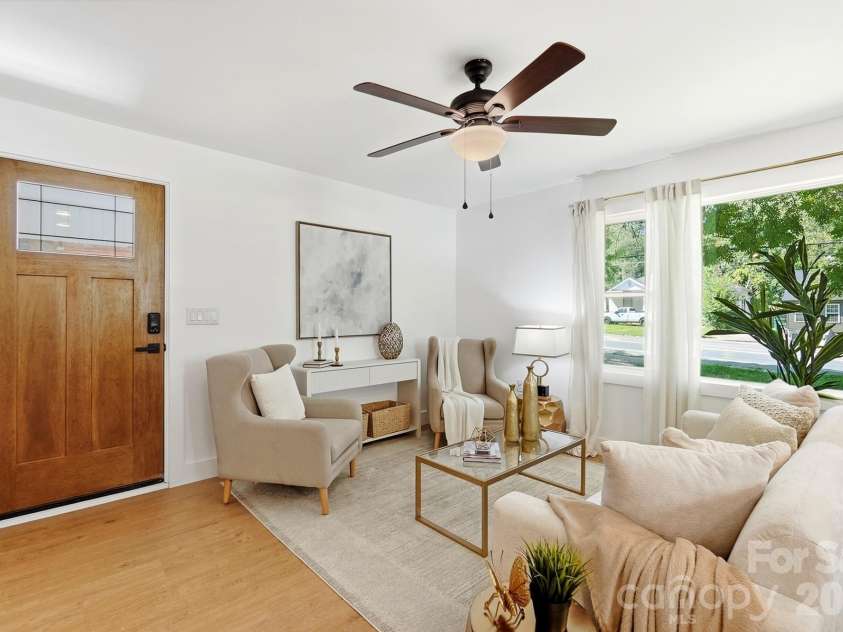 2204 Rozzelles Ferry Road, Charlotte, NC 28208.  MLS# CAR4393163, YatesRealty ID 32012. 