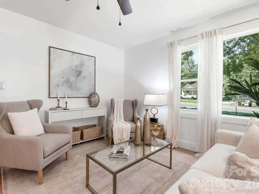 2204 Rozzelles Ferry Road, Charlotte, NC 28208.  MLS# CAR4393163, YatesRealty ID 32012. 