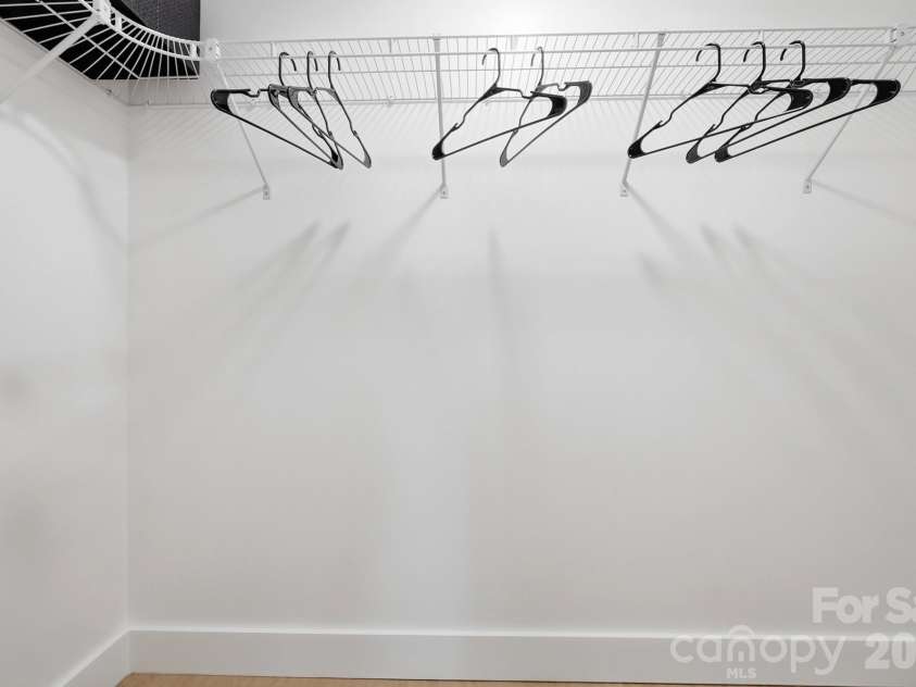 2204 Rozzelles Ferry Road, Charlotte, NC 28208.  MLS# CAR4393163, YatesRealty ID 32012. 