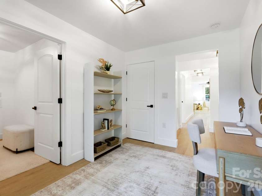 2204 Rozzelles Ferry Road, Charlotte, NC 28208.  MLS# CAR4393163, YatesRealty ID 32012. 
