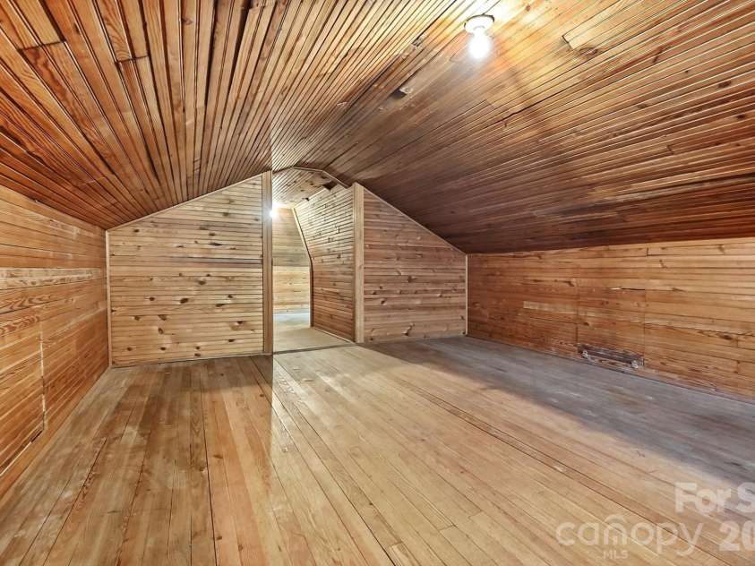 2204 Rozzelles Ferry Road, Charlotte, NC 28208.  MLS# CAR4393163, YatesRealty ID 32012. 