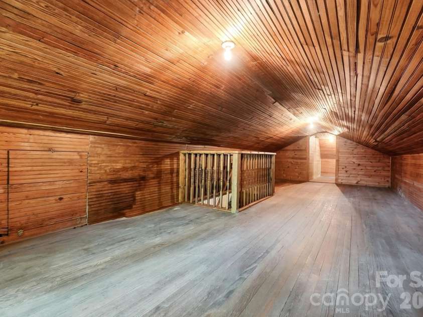 2204 Rozzelles Ferry Road, Charlotte, NC 28208.  MLS# CAR4393163, YatesRealty ID 32012. 